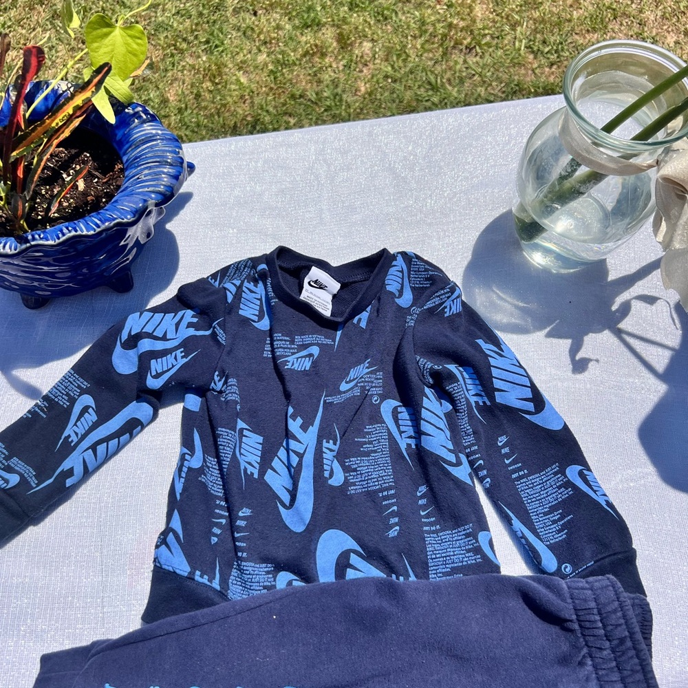 Nike Blue Graphic Sweatshirt and sweatpants